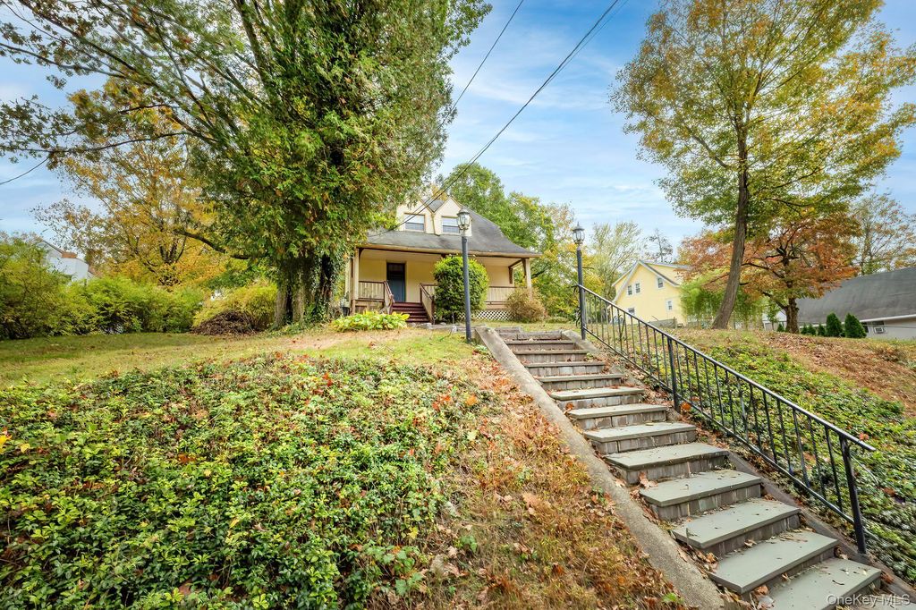 Photo of 221 N Greeley Avenue, Chappaqua, NY 10514 (MLS # 927684)