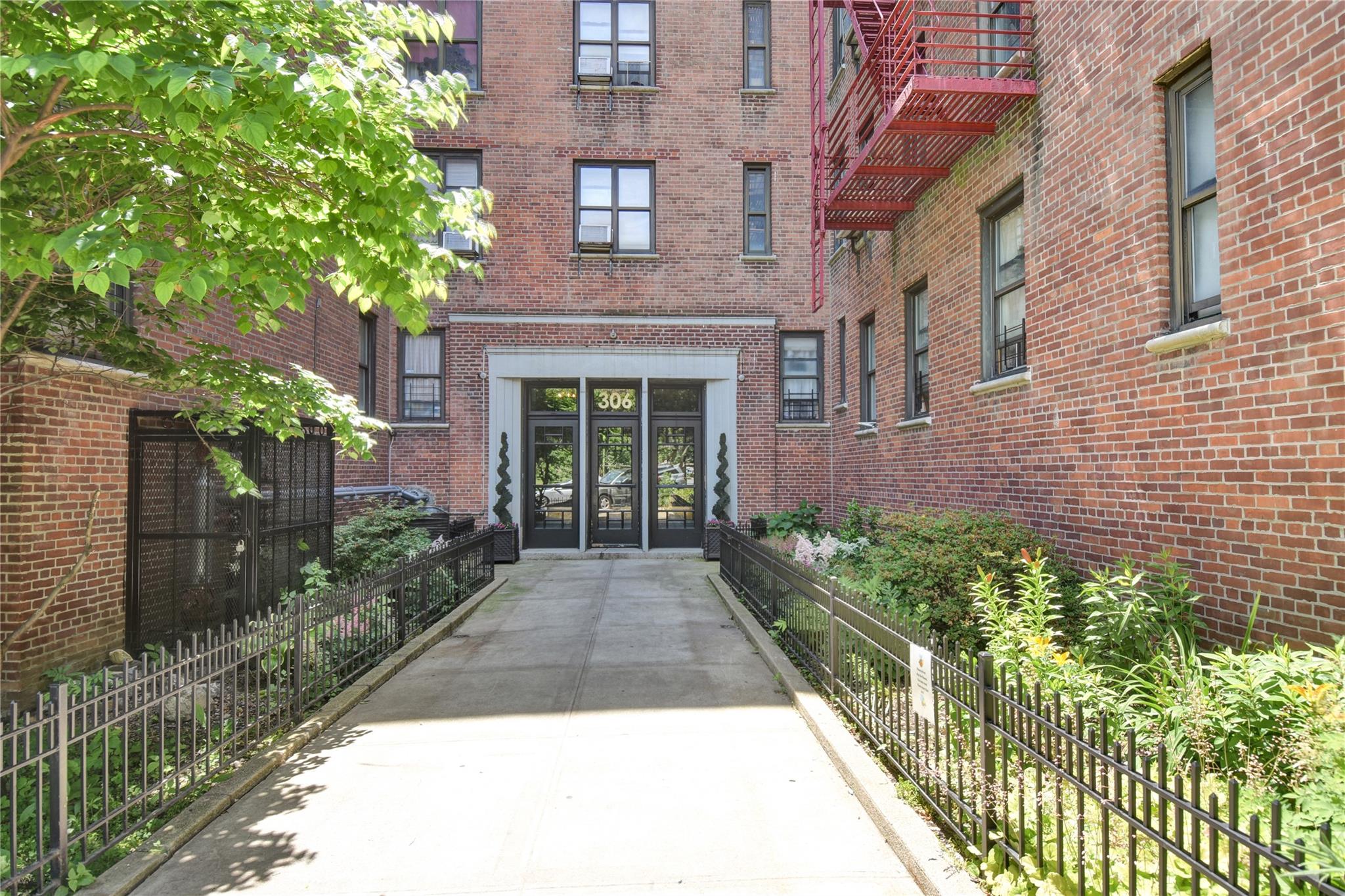 306 Mosholu Pkwy Street #4C, Bronx, New York image 1