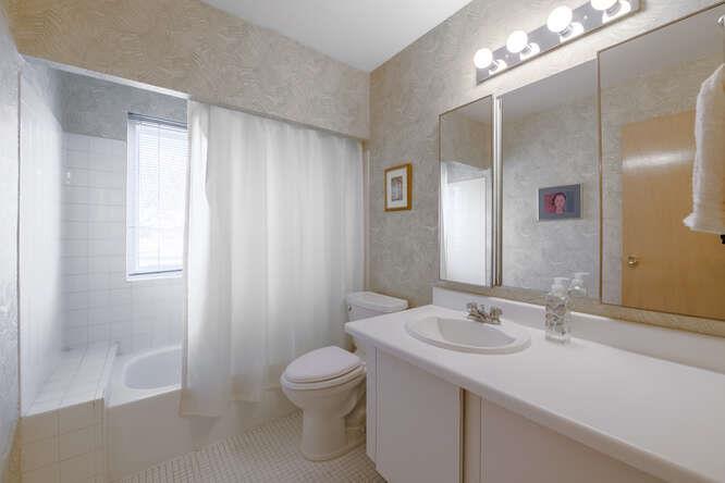 94 Windsor Gate Drive, New Hyde Park, New York image 18