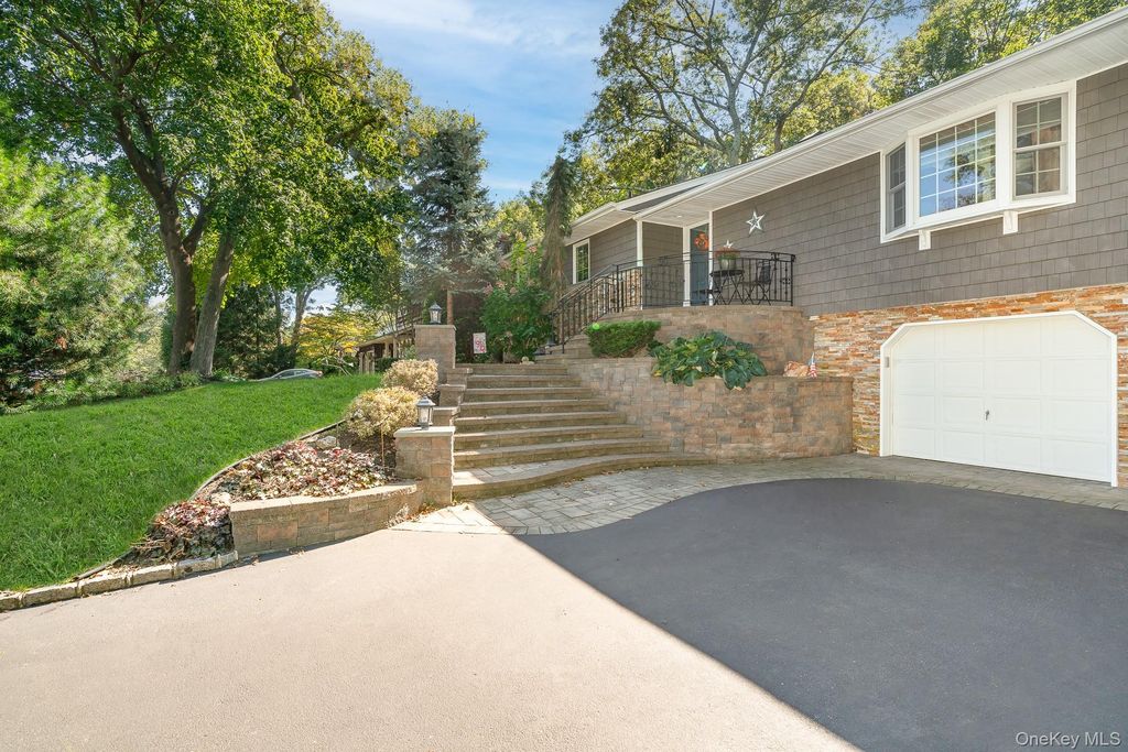 Photo of 48 Glenwood Drive, Hauppauge, NY 11788 (MLS # 922158)