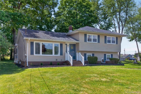 Homes For Sale - 4 Saint Eve Court<br/> Middletown, NY 10940