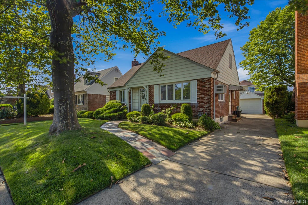 Photo of 163 Laurel Drive, New Hyde Park, NY 11040 (MLS # 1020220)