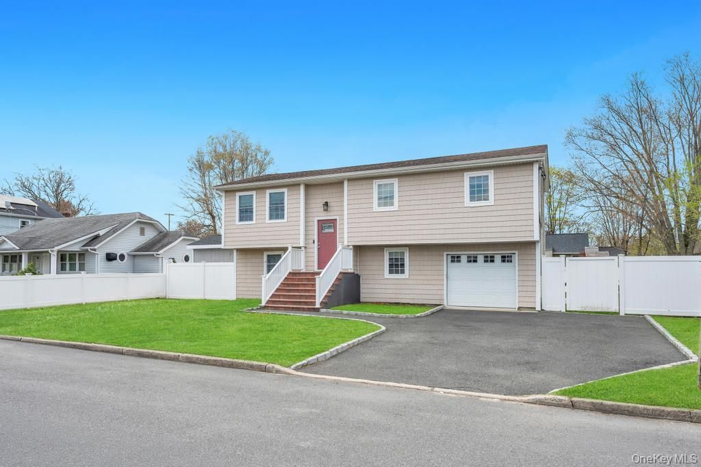 Photo of 794 Sayville Avenue, Bohemia, NY 11716 (MLS # 988473)