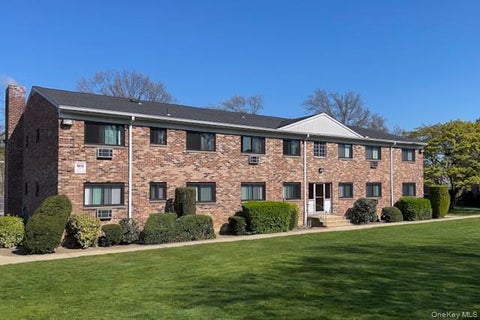 Apartment For Rent - 21 Brentwood Road #2<br/> Bay Shore, NY 11706
