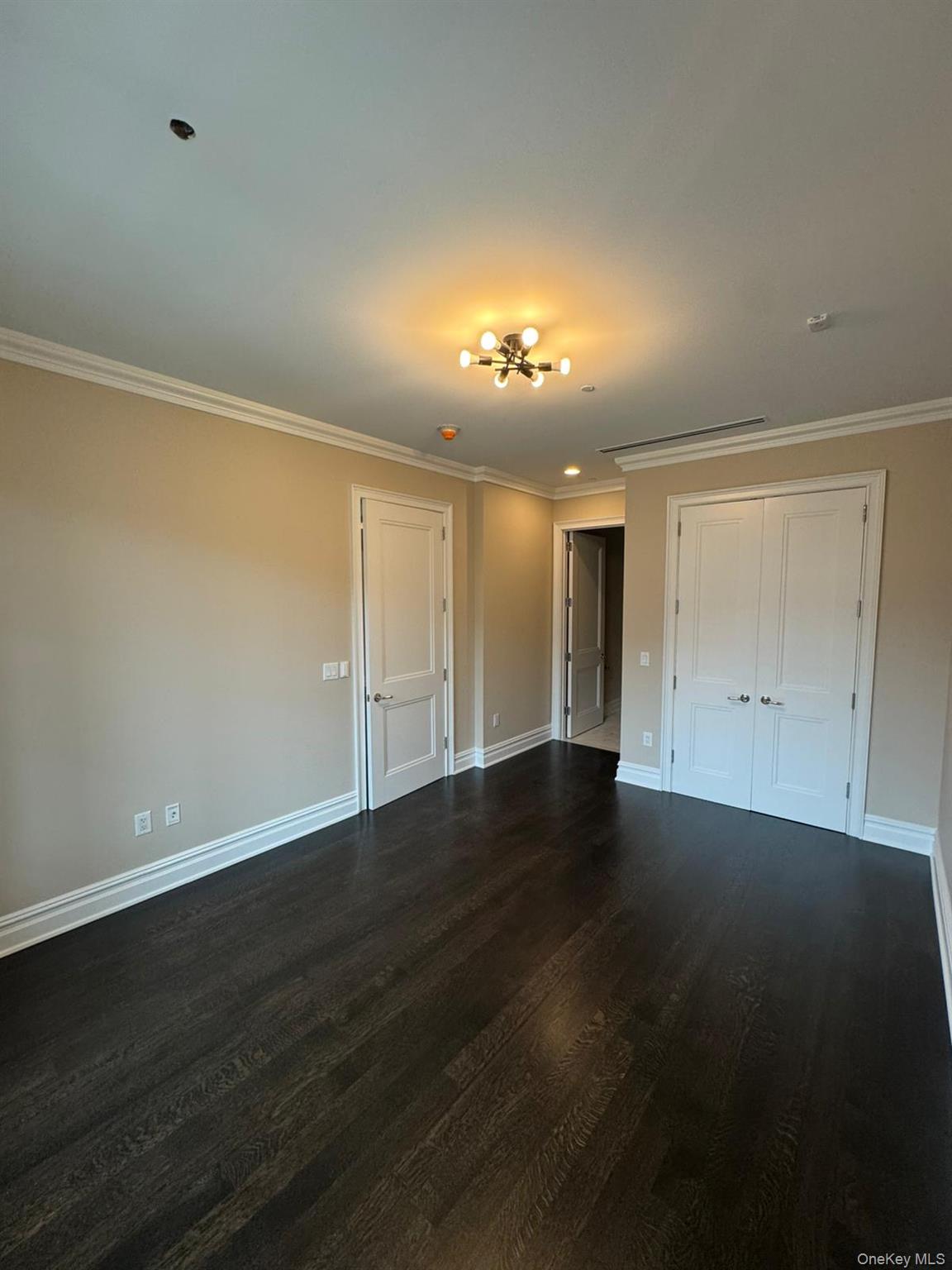 1000 Royal Court 1201
