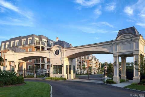 Condo For Sale - 1000 Royal Court #1201<br/> New Hyde Park, NY 11040