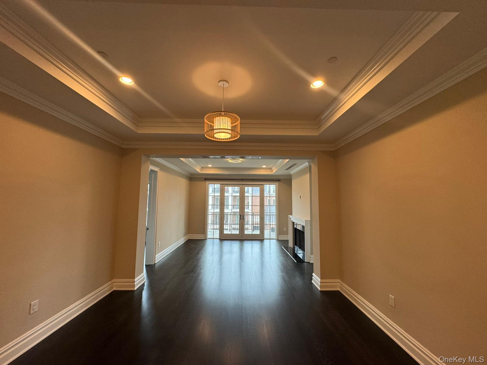 1000 Royal Court 1201