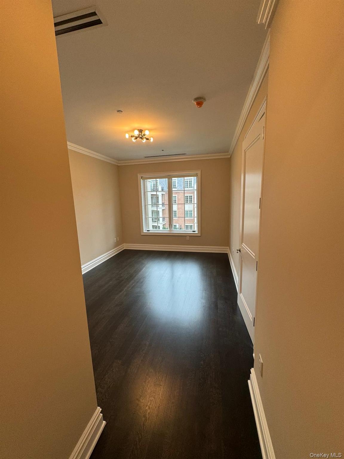 1000 Royal Court 1201