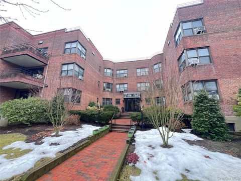 Homes For Sale - 58 Grace Avenue #1E<br/> Great Neck, NY 11021