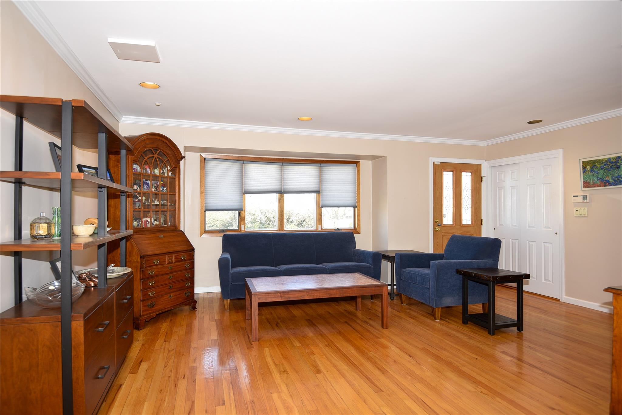 13 Stewart Street, Plainview, New York image 4