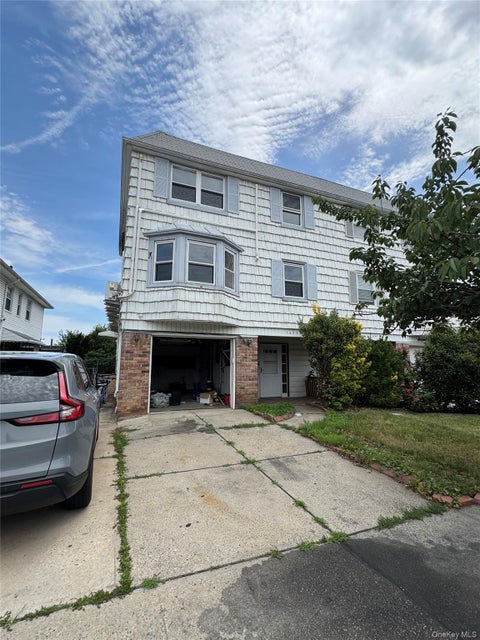 Multifamily For Sale - 16-33 Bell Boulevard<br/> Queens County, Bayside, NY 11360