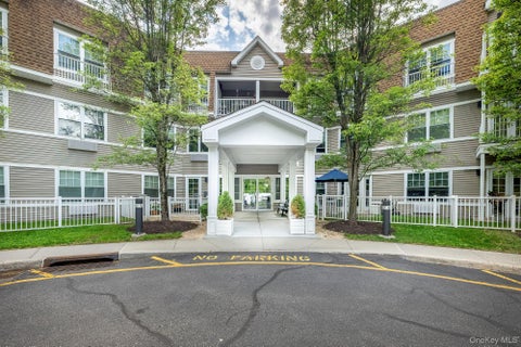 Condo For Sale - 206 Sutton Drive<br/> Westchester County, Mount Kisco, NY 10549