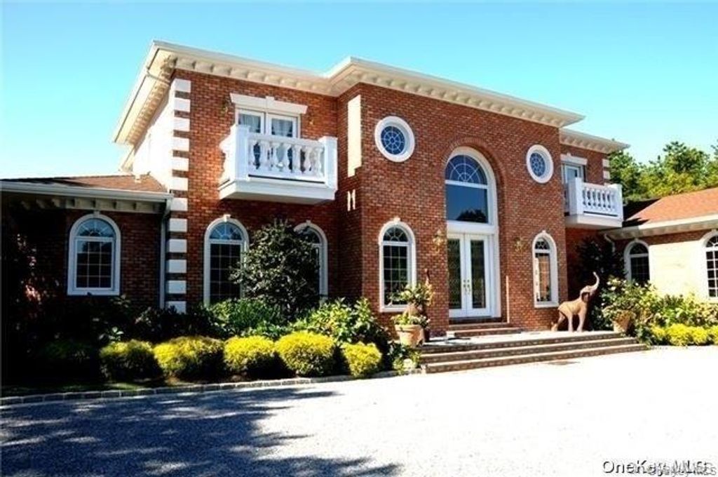 Photo of 9 Kate Court, East Quogue, NY 11942 (MLS # 997259)