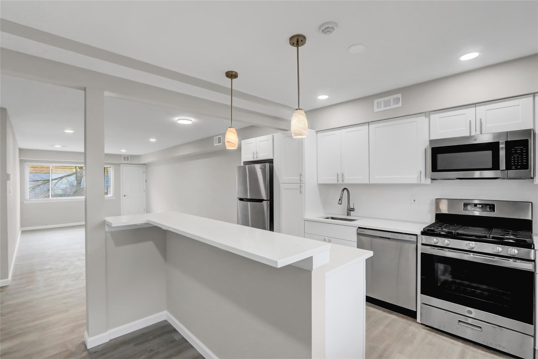 193 N Point Circle Circle #193, Coram, New York image 3