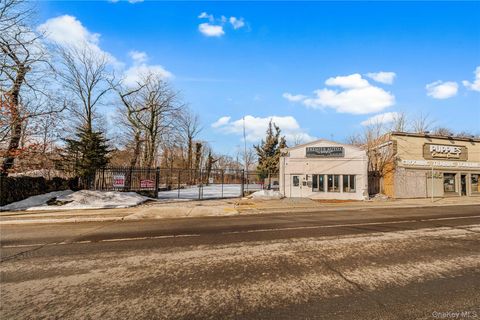 Photo of 1849 New York Avenue, Huntington Station, NY 11746 (MLS # 964690)