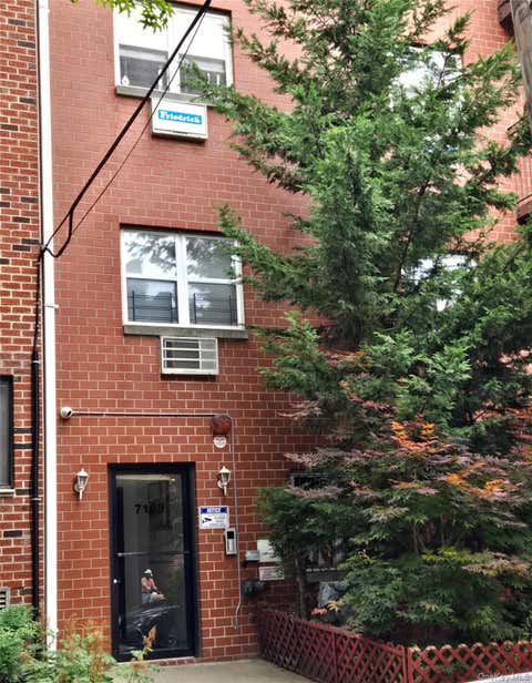 Apartment For Rent - 71-08 162 Street St #1R<br/> Fresh Meadows, NY 11365