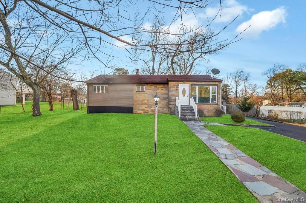 Photo of 42 Gates Avenue, Brentwood, NY 11717 (MLS # 943610)