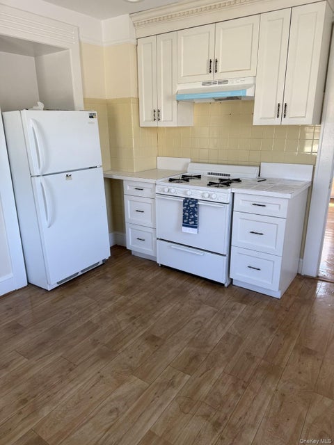 Apartment For Rent - 15 Miller Street #UPPER<br/> Nassau County, Glen Cove, NY 11542