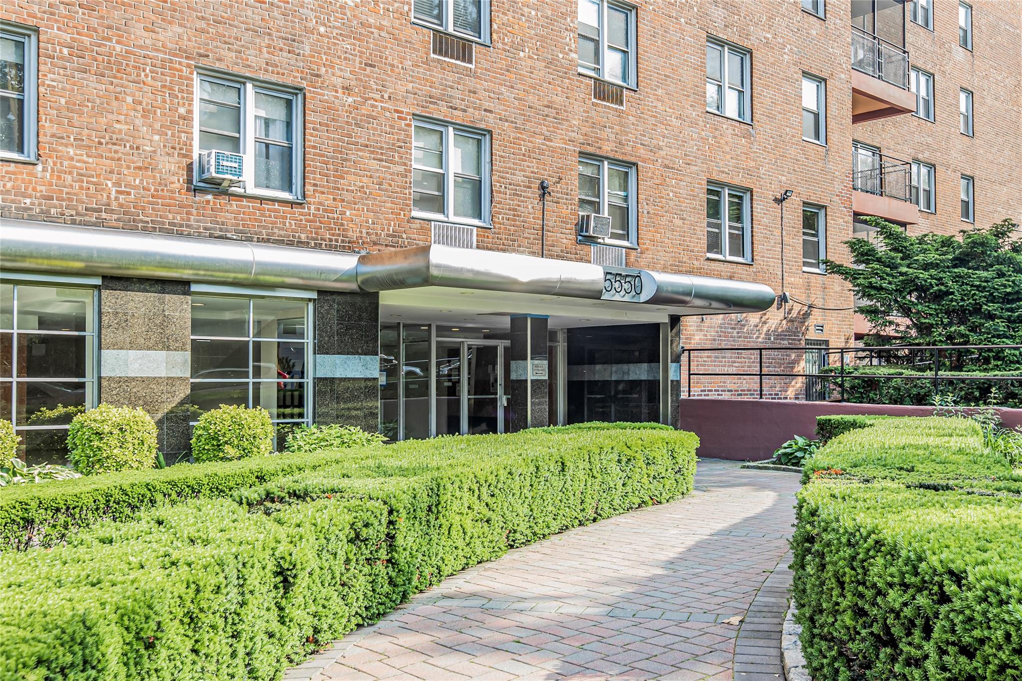 Property for Sale at Fieldstone Rd Road 1C, Bronx, New York - Bedrooms: 1 
Bathrooms: 1 
Rooms: 4  - $225,000