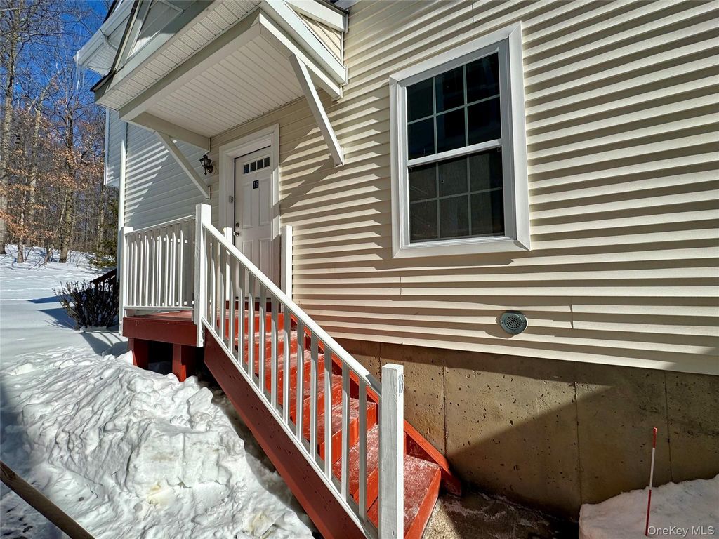 Photo of 18 Jordan Lane, Middletown, NY 10940 (MLS # 961715)