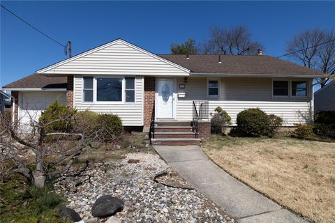 Homes For Sale - 131 Ira Road<br/> Syosset, NY 11791