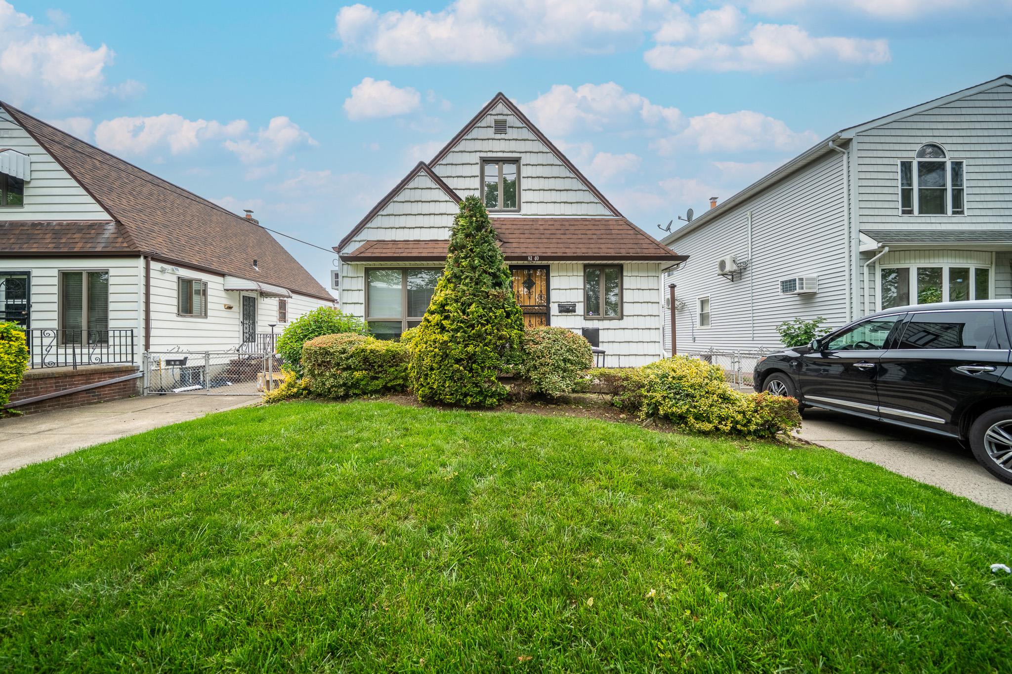 Property for Sale at 268th Street, Glen Oaks, Queens, NY - Bedrooms: 3 
Bathrooms: 2 
Rooms: 7  - $899,999