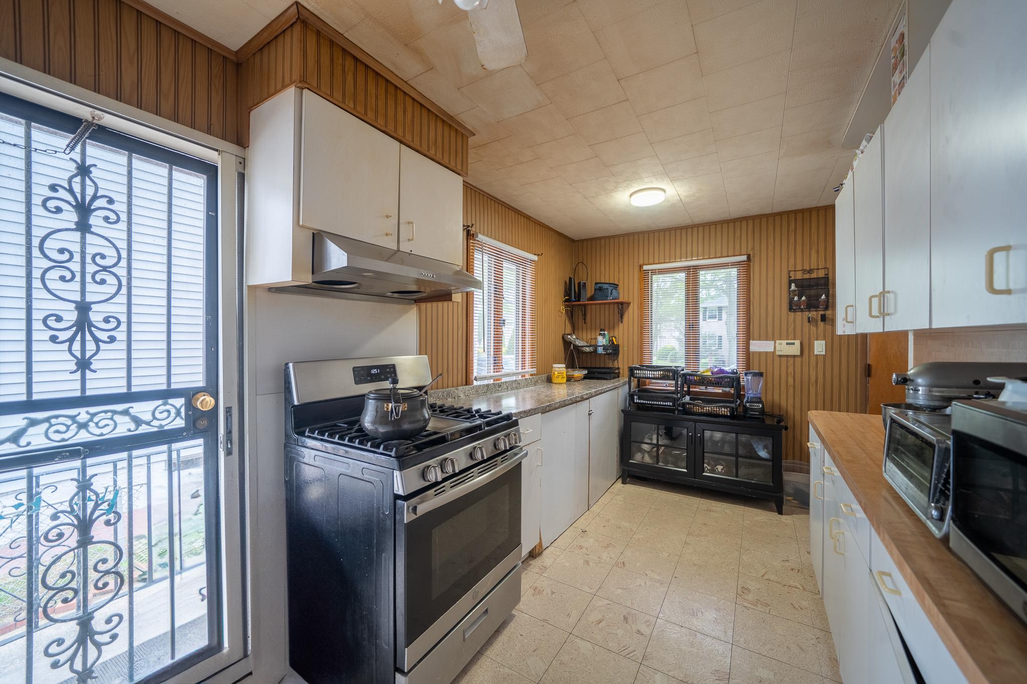 8140 268th Street, Glen Oaks, New York image 8