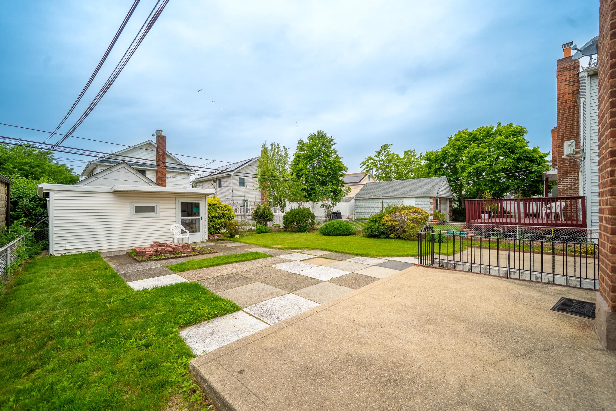 8140 268th Street, Glen Oaks, New York image 23