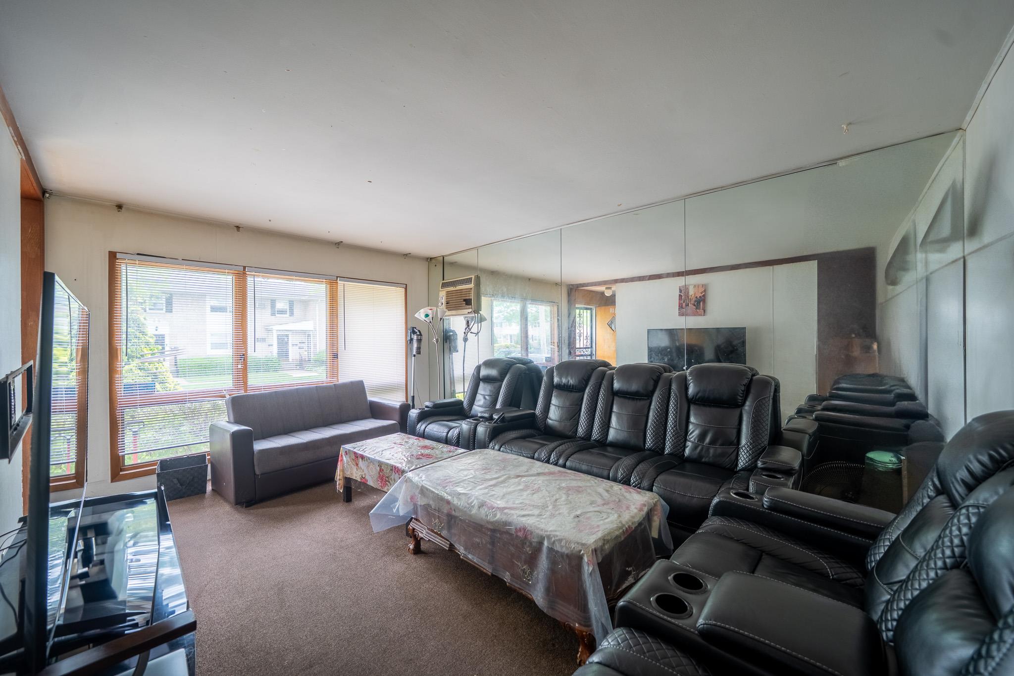 8140 268th Street, Glen Oaks, New York image 4