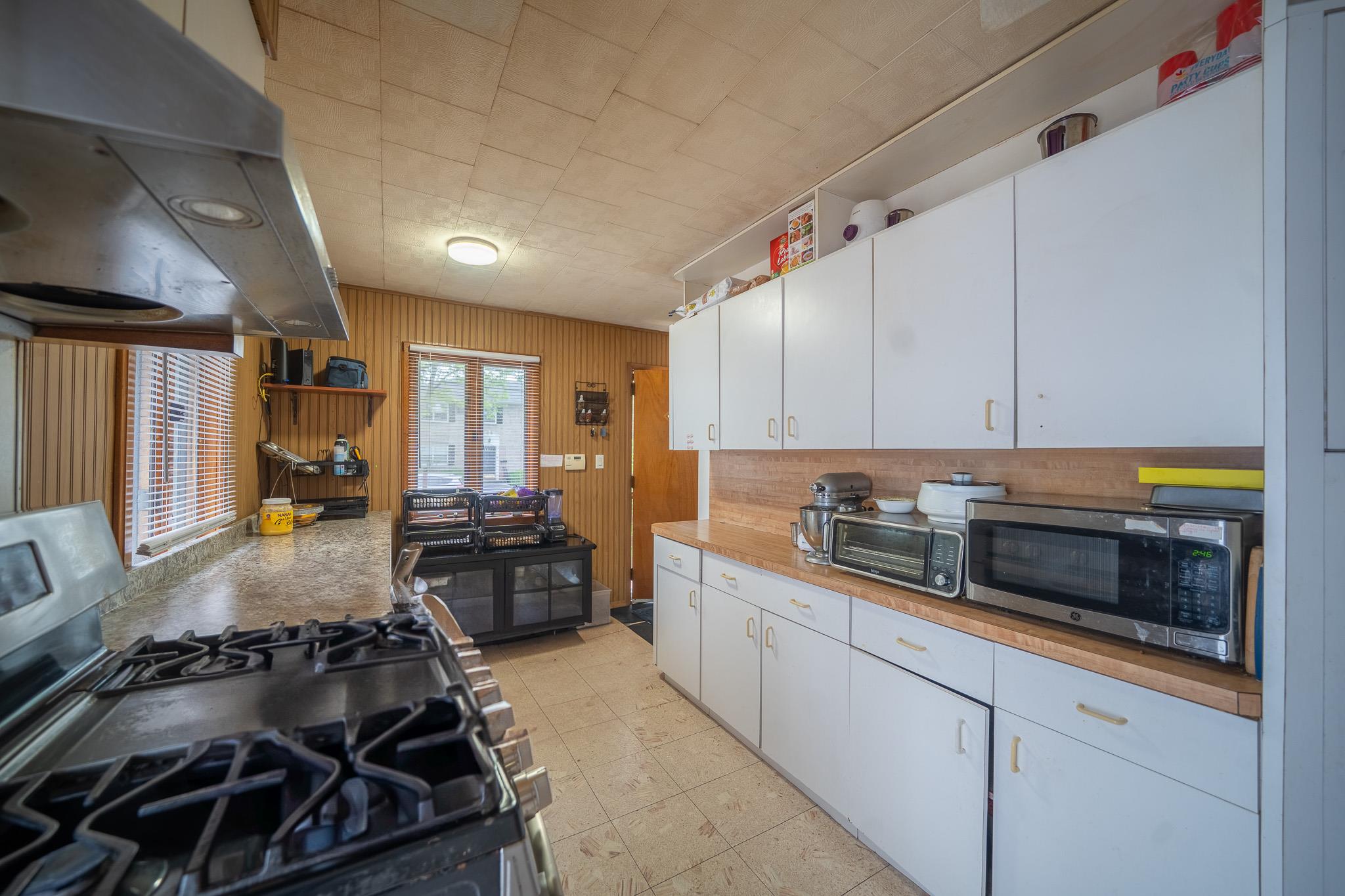 8140 268th Street, Glen Oaks, New York image 9