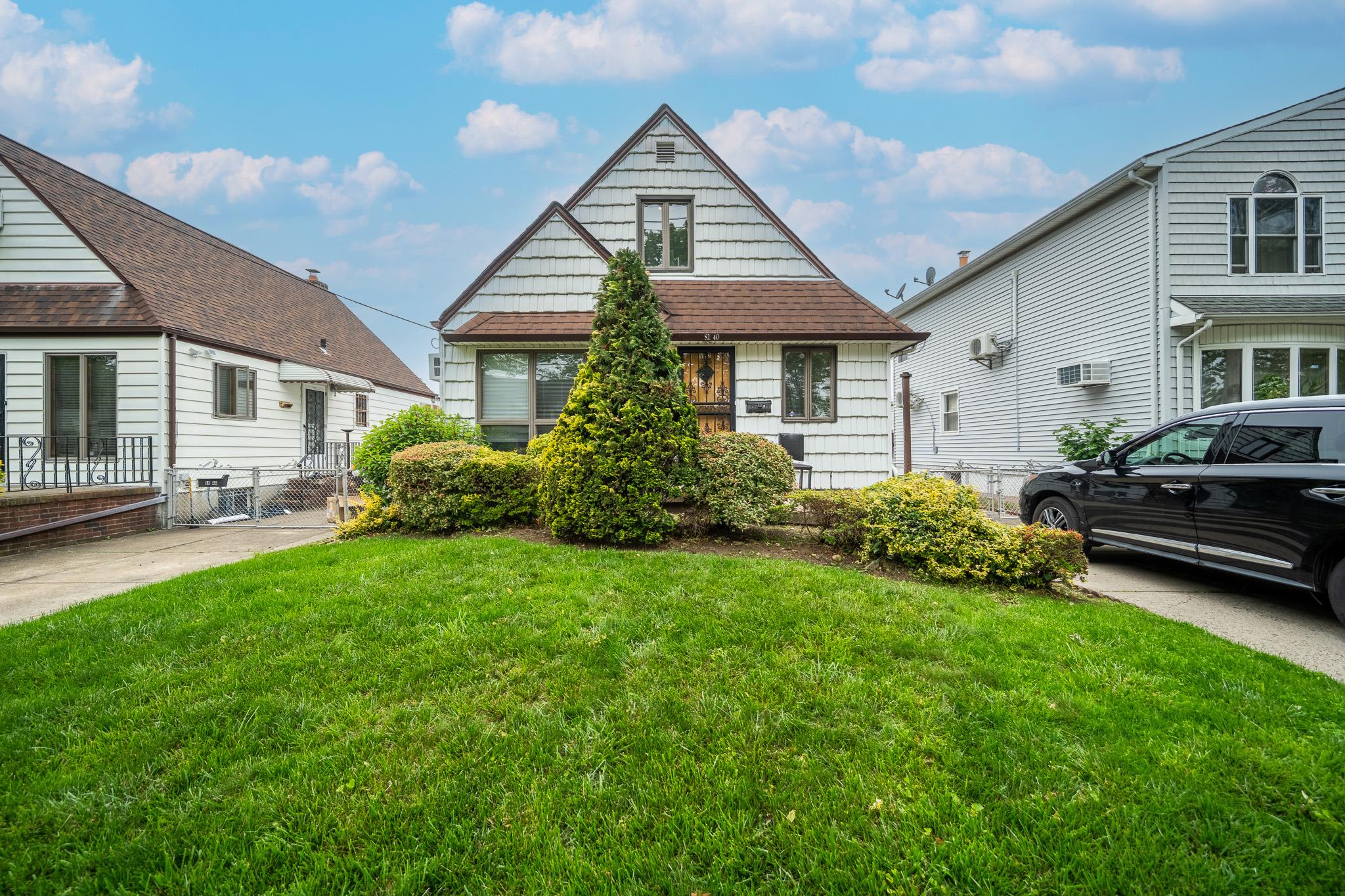 8140 268th Street, Glen Oaks, New York image 2