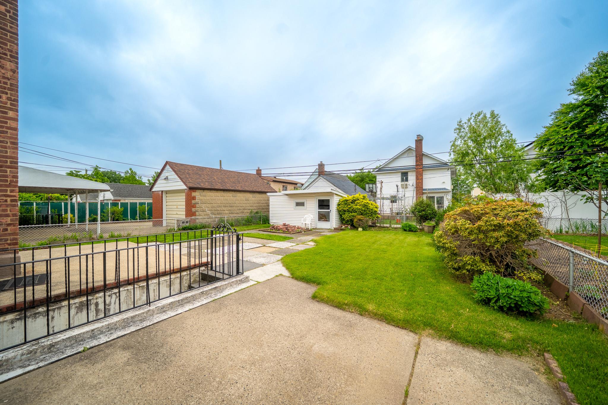 8140 268th Street, Glen Oaks, New York image 22