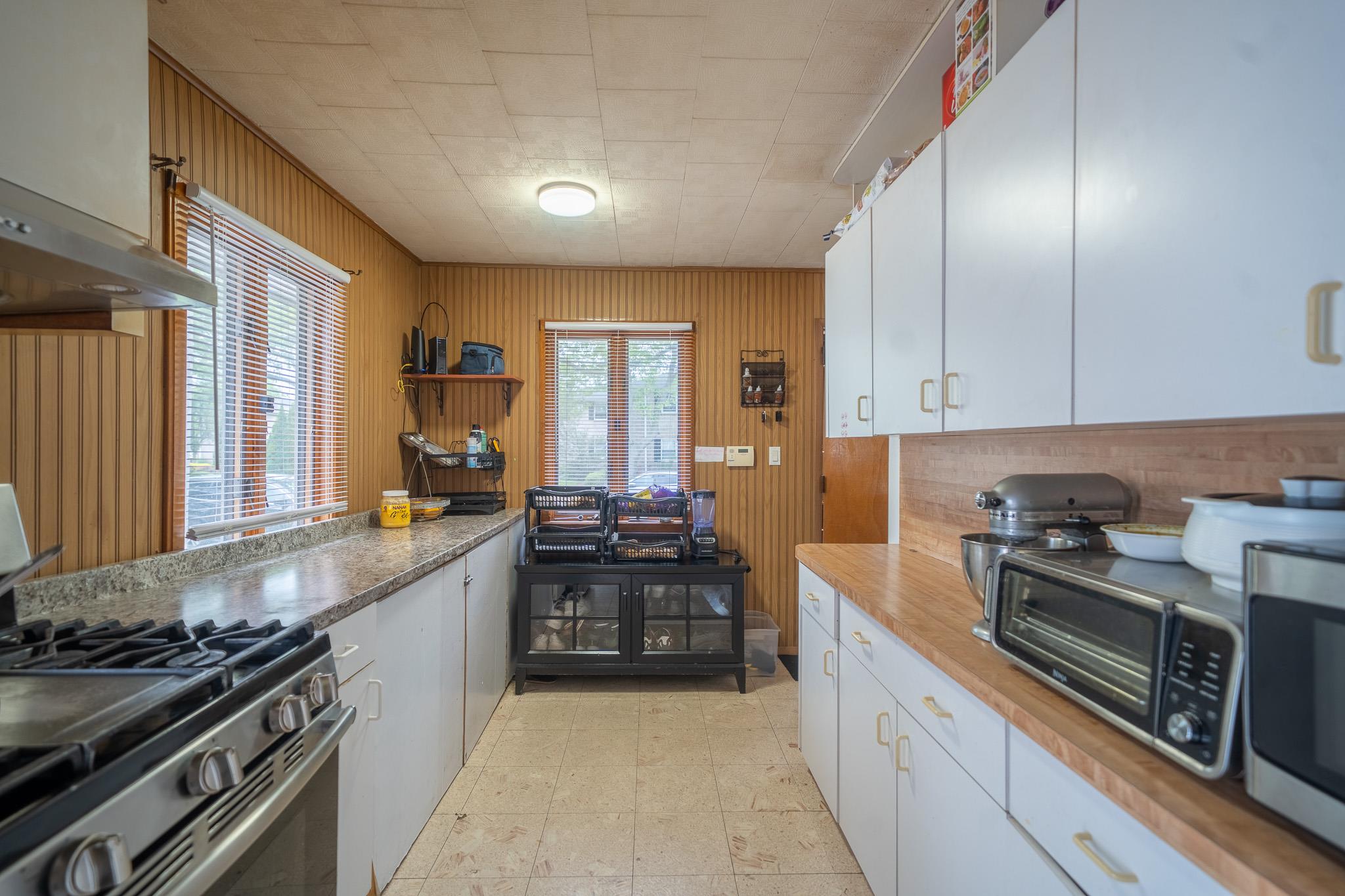 8140 268th Street, Glen Oaks, New York image 10