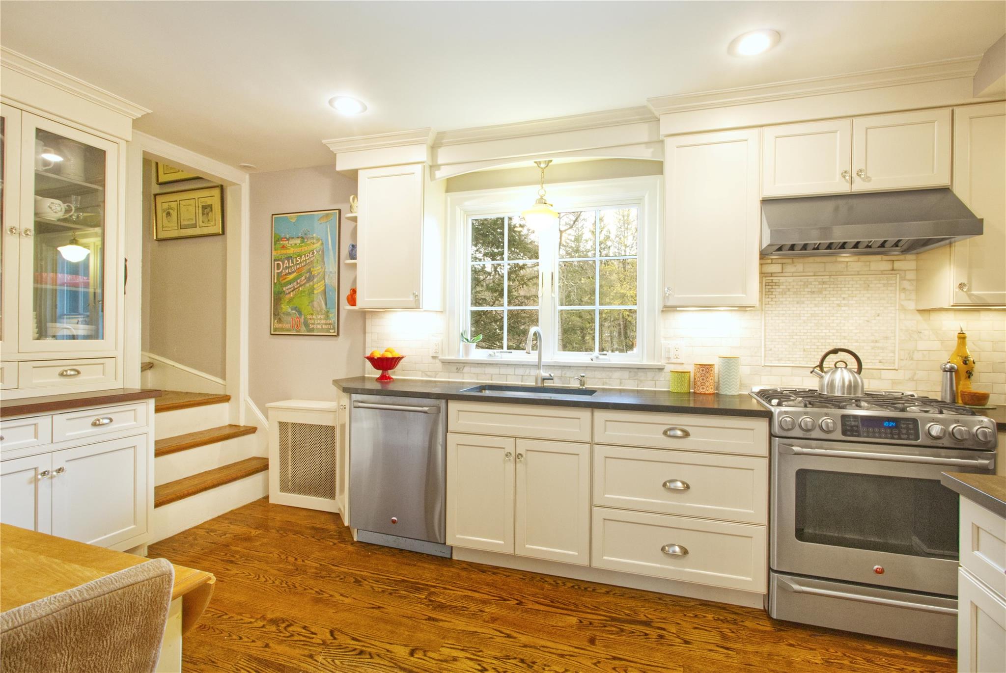 18 Hungerford Road, Briarcliff Manor, New York image 12