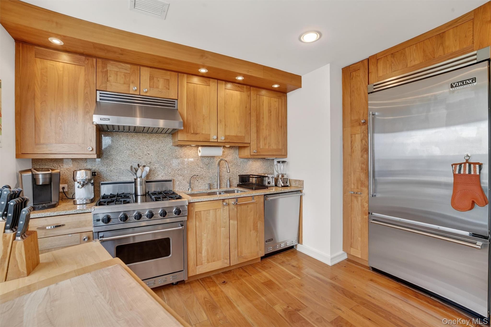 5 Renaissance Square 26E