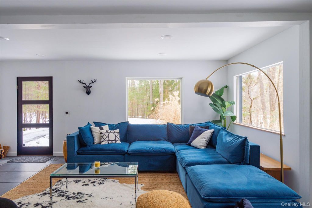 Photo of 15 Lake View Drive, Woodstock, NY 12448 (MLS # 984803)