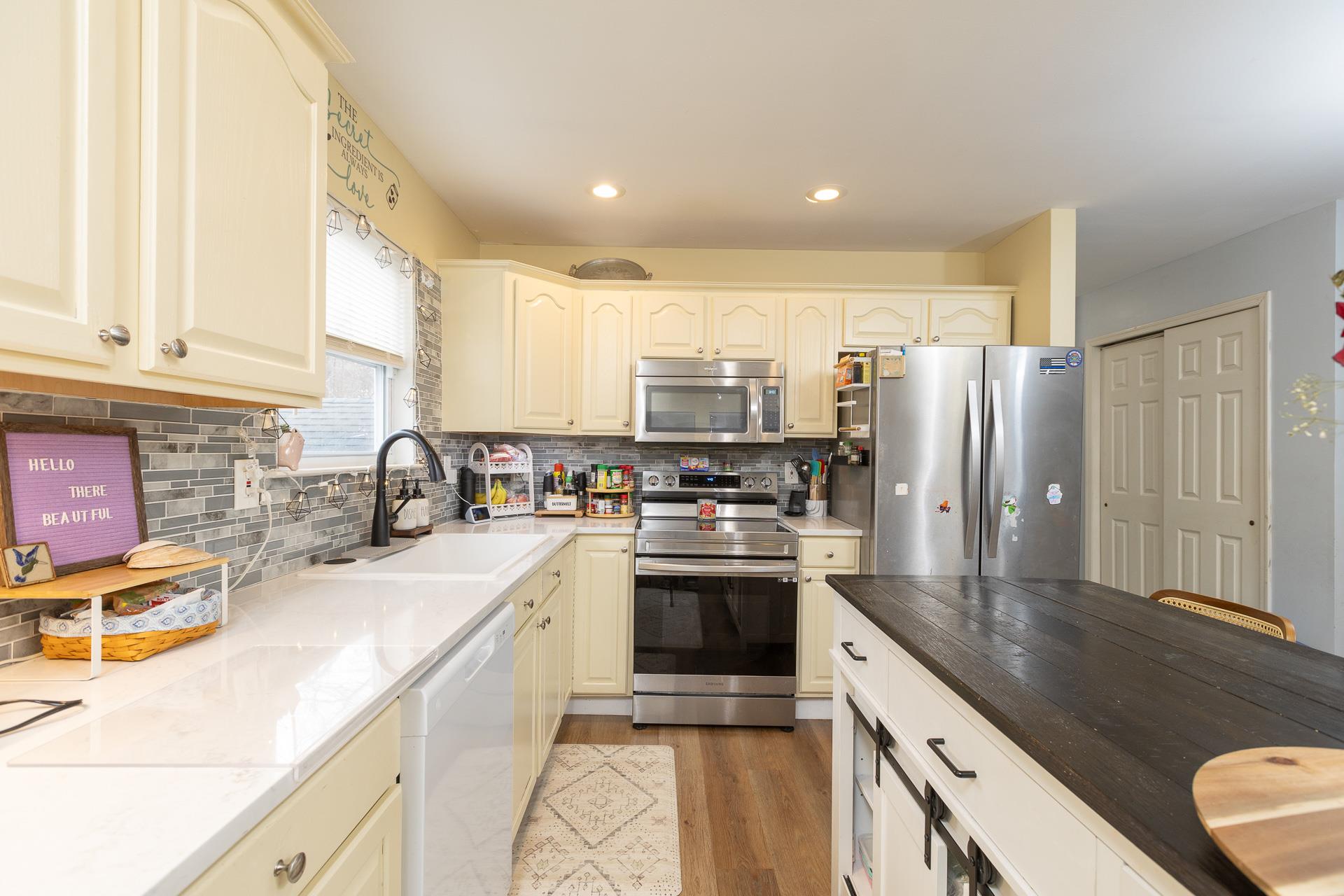 5 Adams Lane, Middle Island, New York image 17