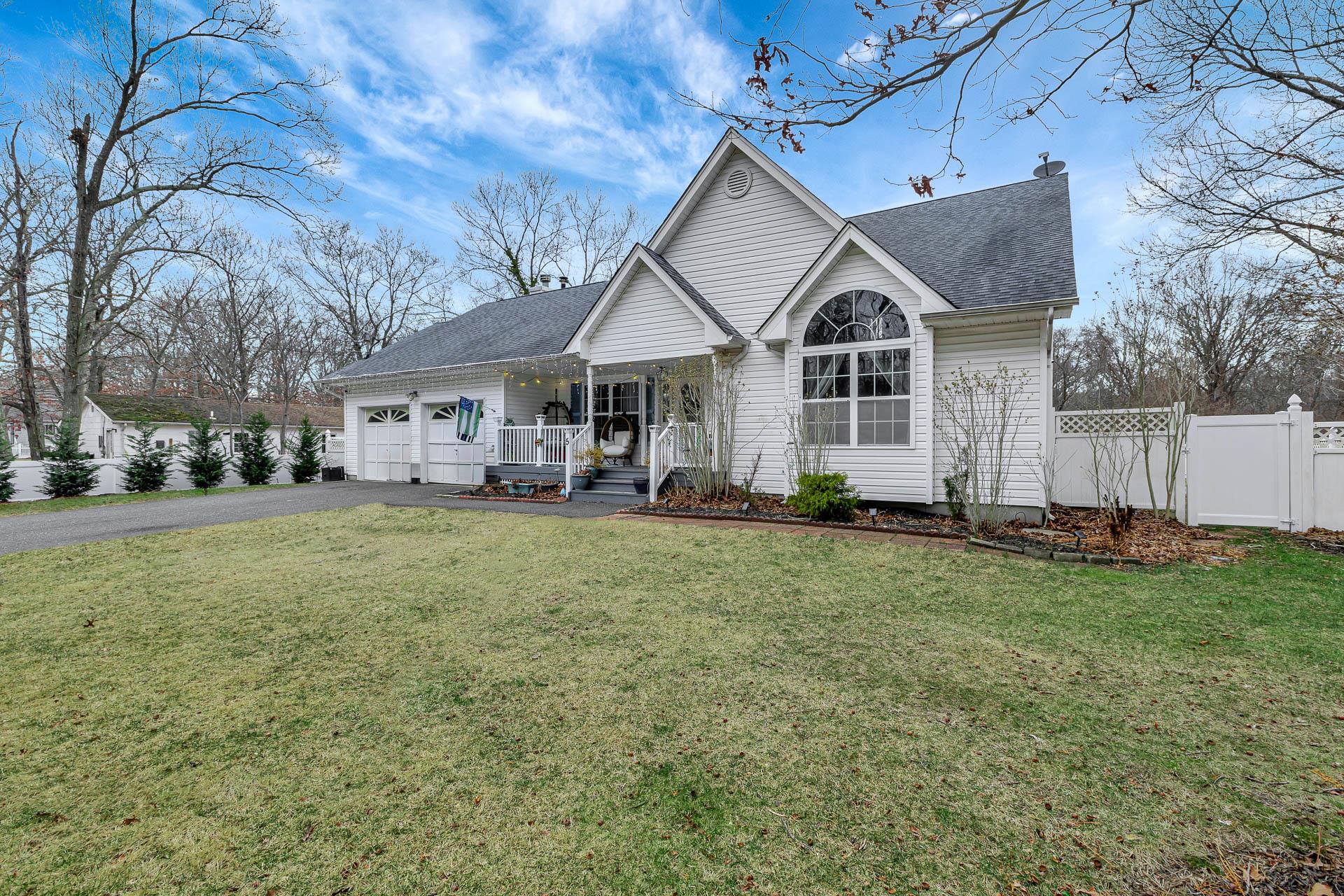 5 Adams Lane, Middle Island, New York image 3
