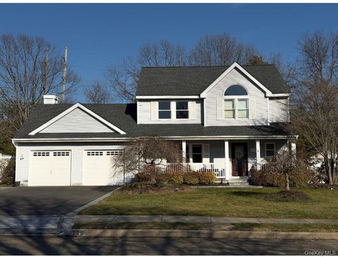 Photo of 129 Bishop Lane, Holbrook, NY 11741 (MLS # 971017)