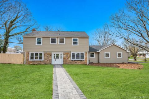 Photo of 4 Chevy Drive, South Setauket, NY 11720 (MLS # 992711)