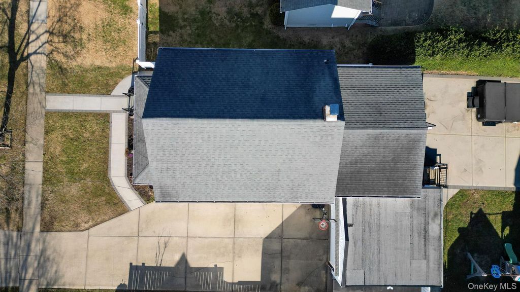 Photo of 81 Irving Avenue, Floral Park, NY 11001 (MLS # 951509)