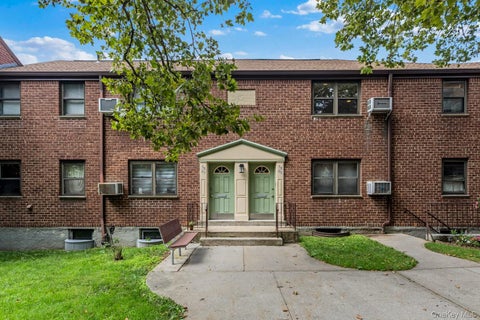 Homes For Sale - 58 09 246th Crescent #UPPER UNIT<br/> Douglaston, NY 11362