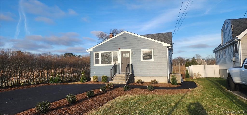 Photo of 43 Abby Lane, Shirley, NY 11967 (MLS # 983688)