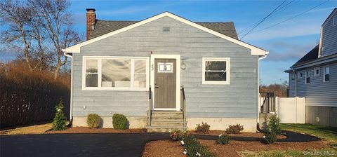 43 Abby Lane Shirley NY 11967