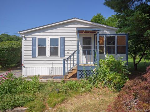 Mobile Home For Sale - 17 Partridge Lane<br/> Dutchess County, Pleasant Valley, NY 12569