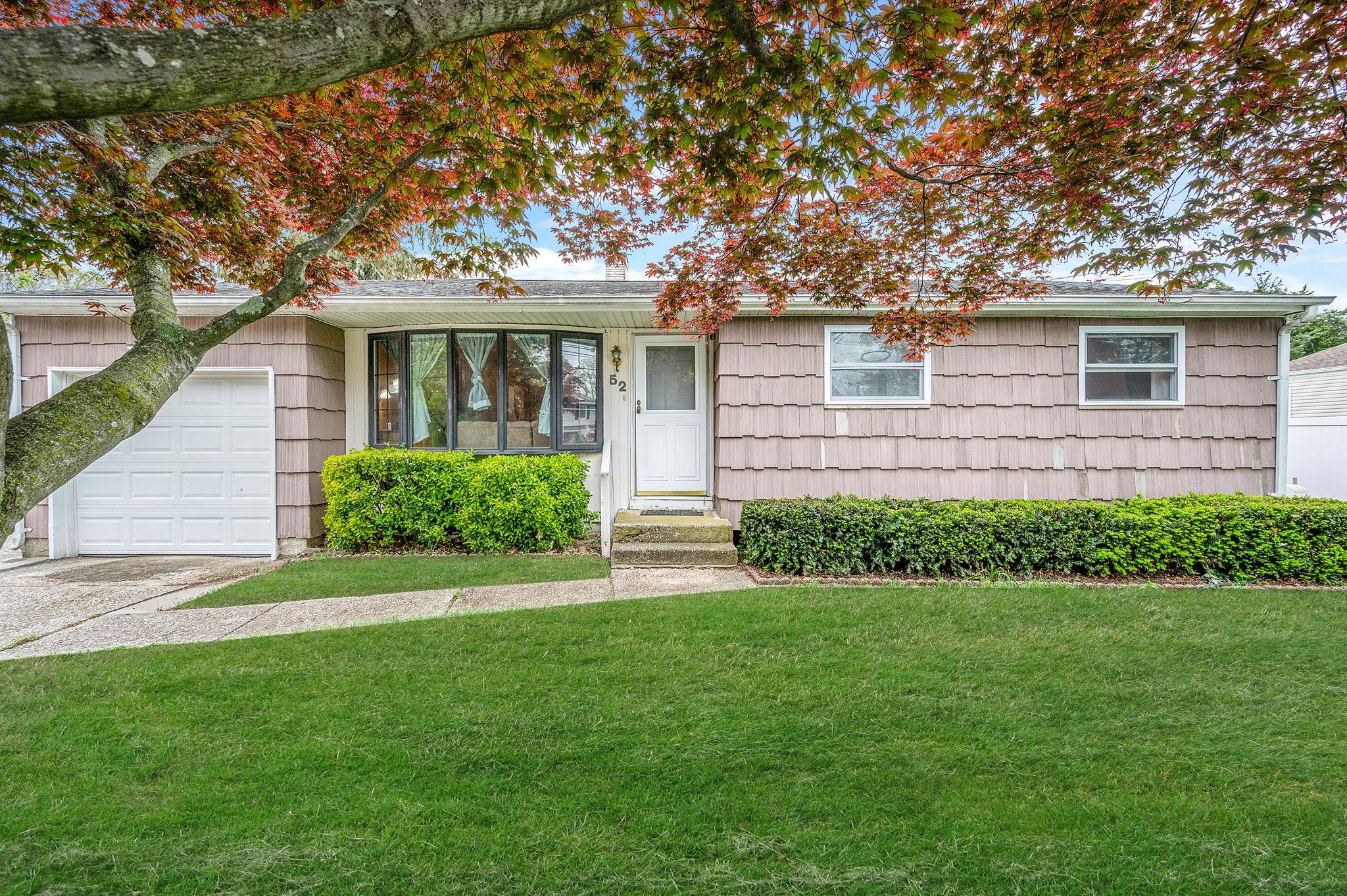 52 Selden Boulevard, Centereach, New York image 1