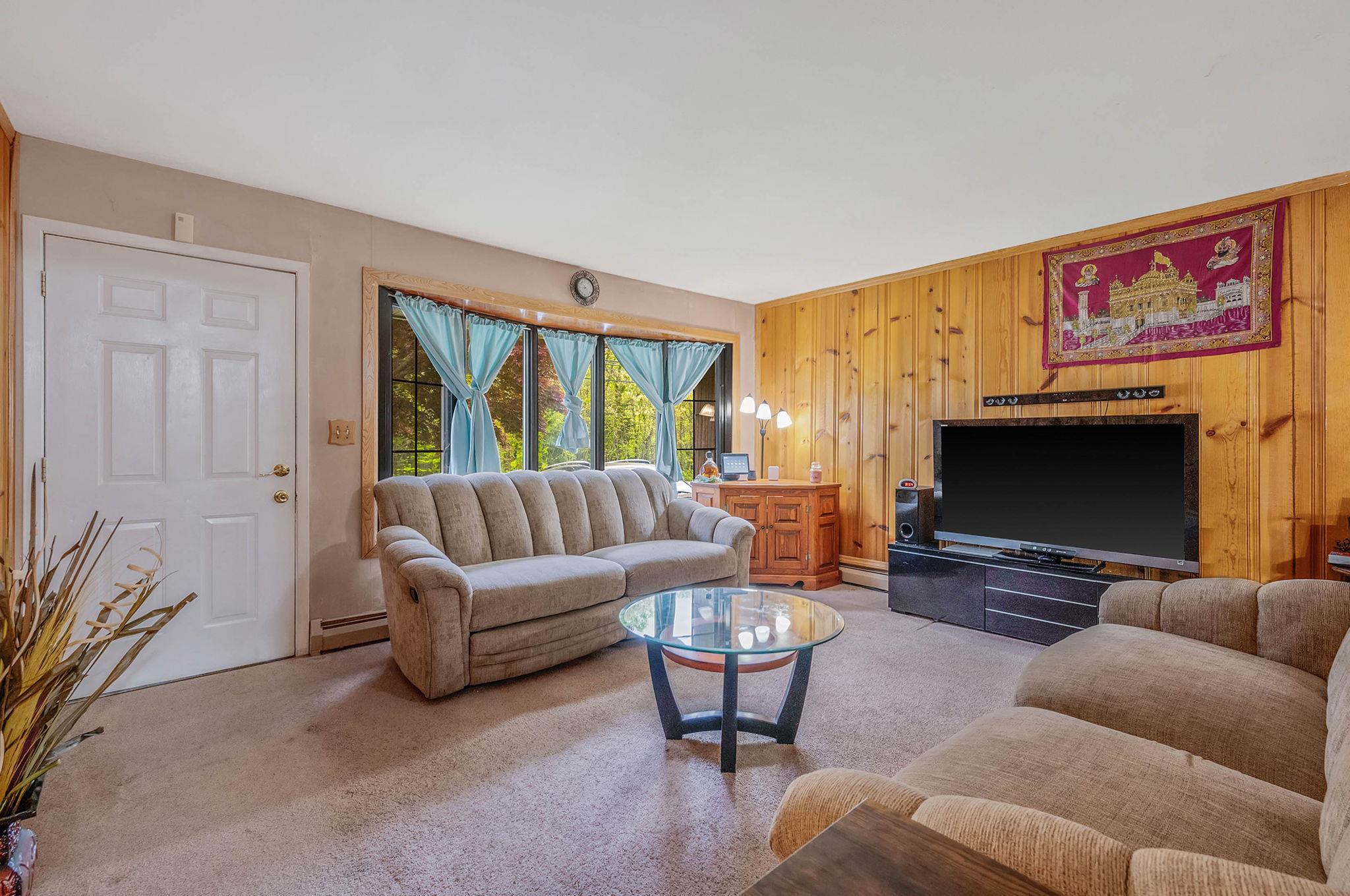 52 Selden Boulevard, Centereach, New York image 8