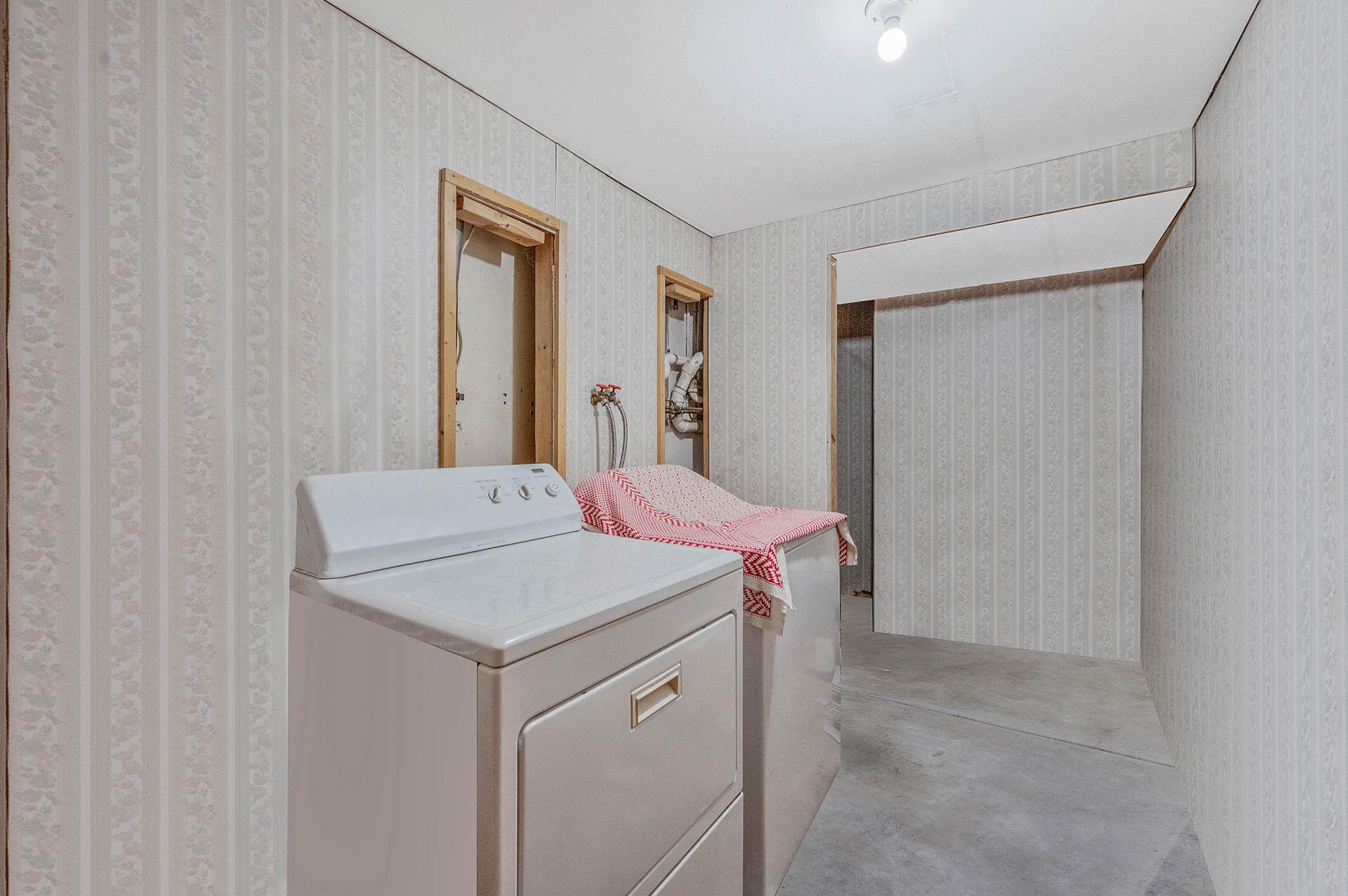 52 Selden Boulevard, Centereach, New York image 30