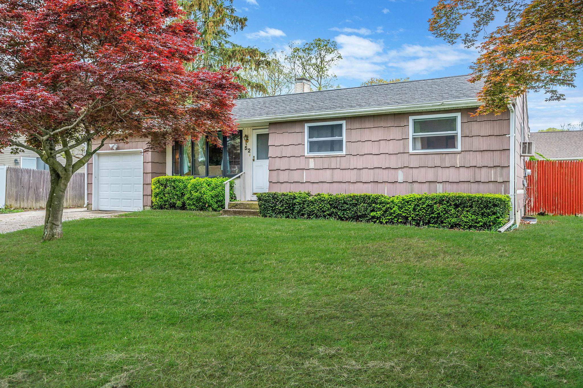 52 Selden Boulevard, Centereach, New York image 2