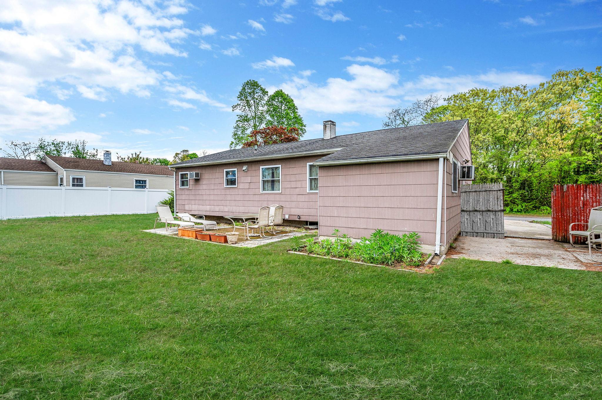 52 Selden Boulevard, Centereach, New York image 4
